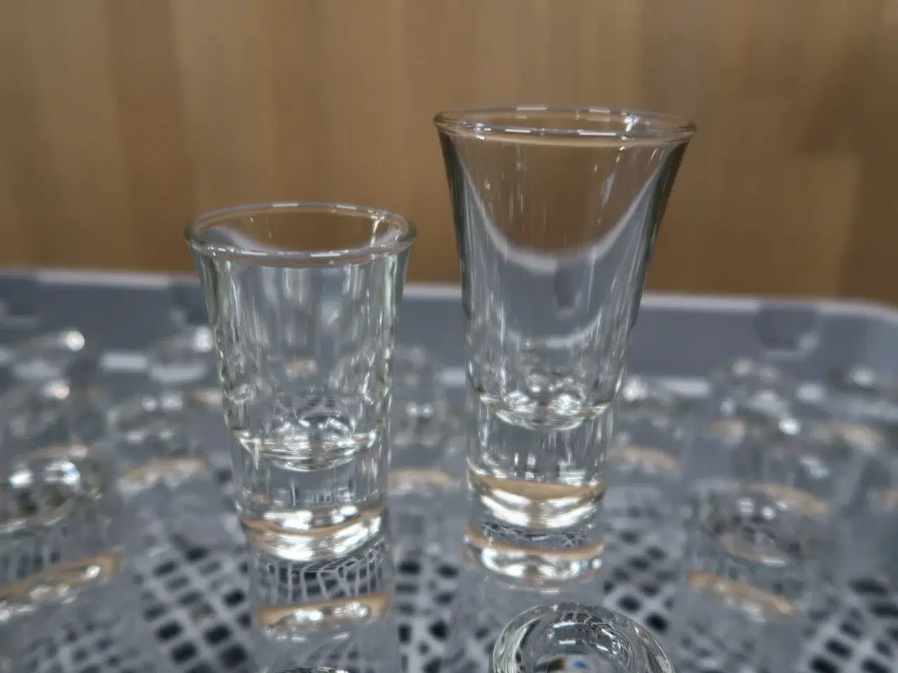 Billede 15 - Div. Glas i opvaskebakker bla. RIEDEL m.m.