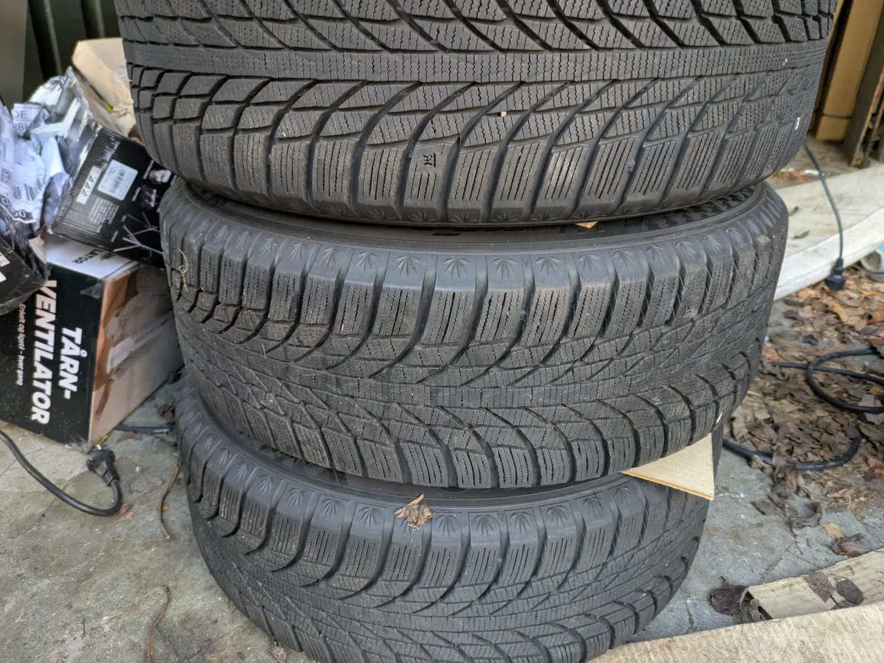 Billede 4 - næsten nye fælge med v.dæk 8 mm