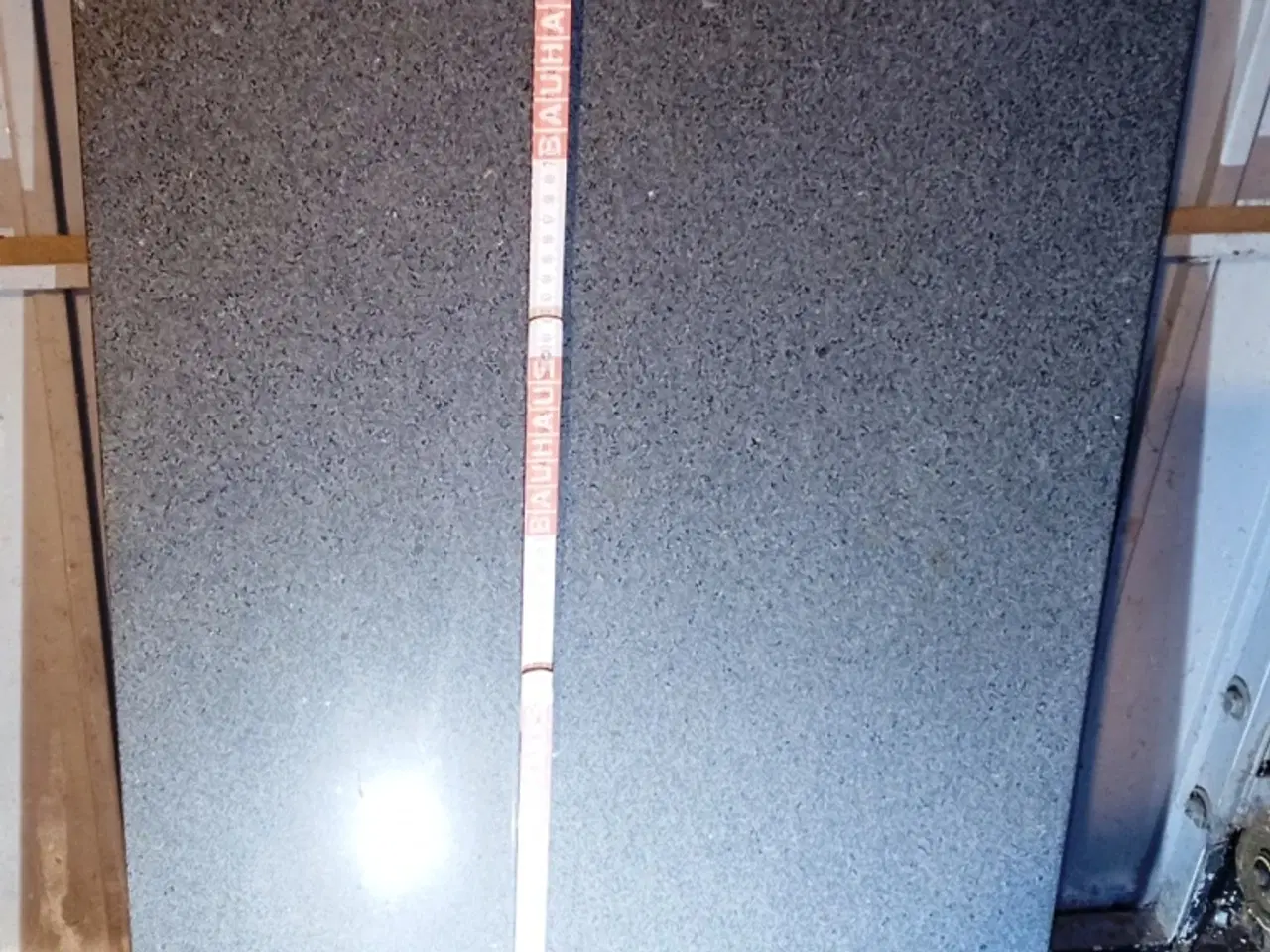 Billede 2 - Sælger 2 plader i grå granit