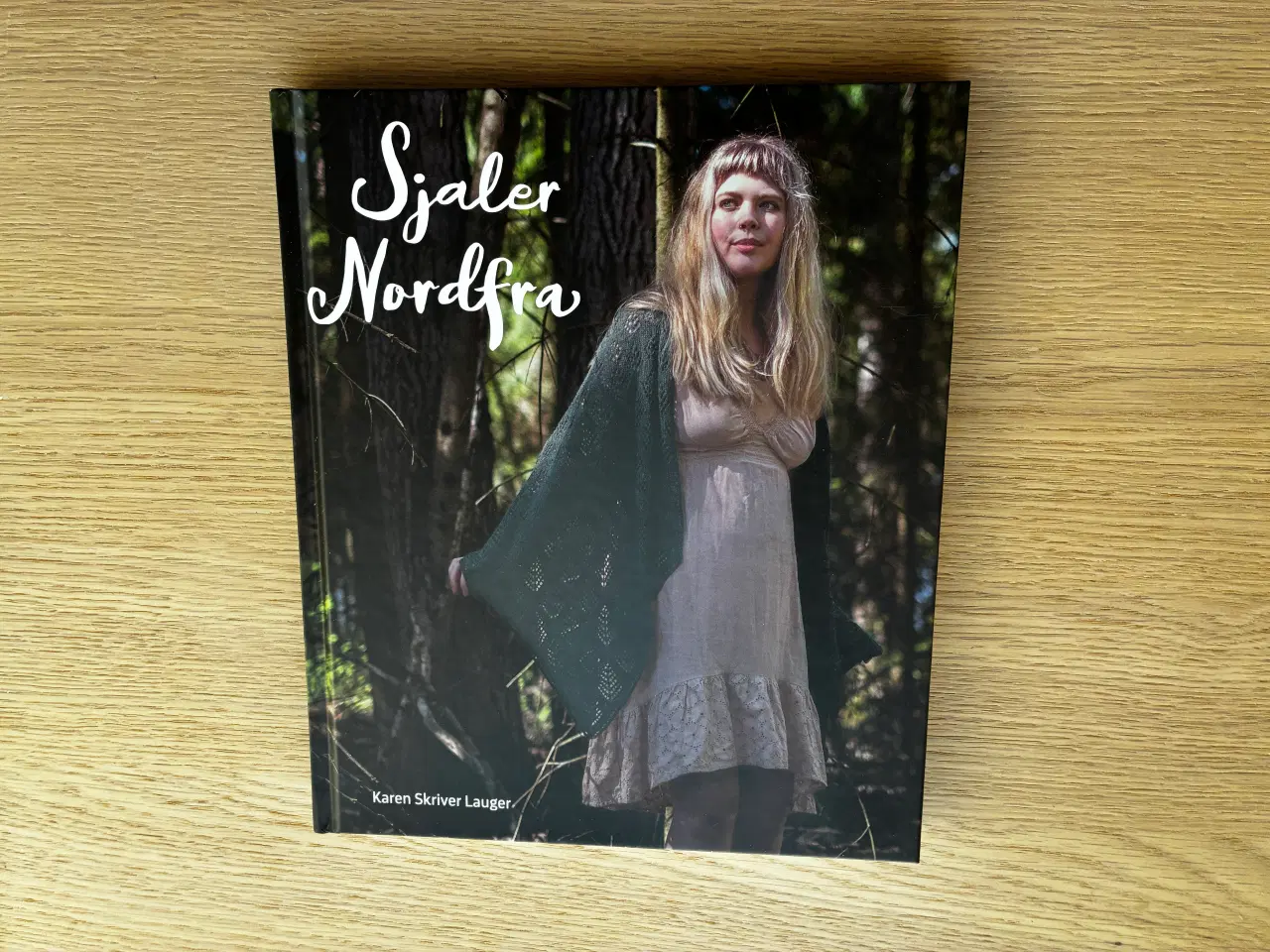 Billede 1 - Sjaler Nordfra af Karen Skriver Lauger