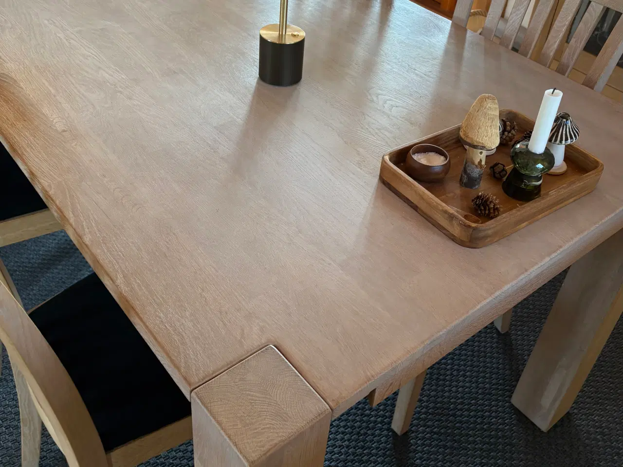 Billede 3 - Spisebord med 6 stole og 2 tillægsplader