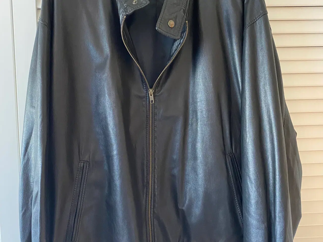 Billede 1 - LÆKKER SKINDJAKKE