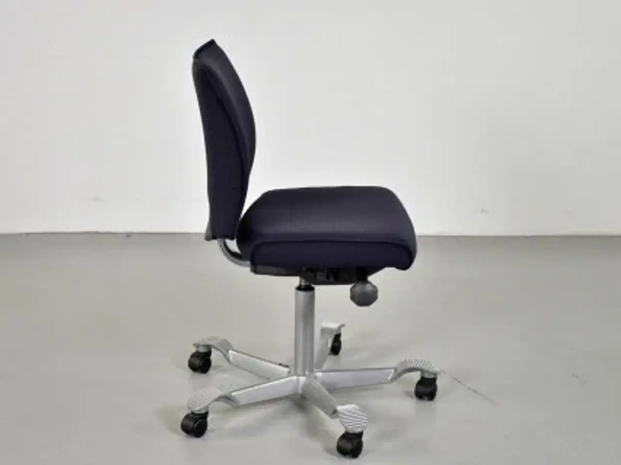 Billede 4 - Häg h05 5200 kontorstol med sort/blå polster og alugråt stel