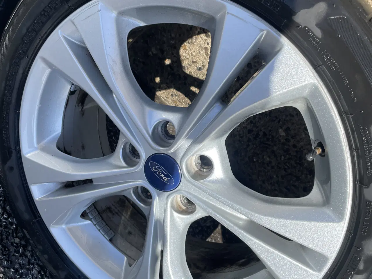 Billede 2 - Ford alufælge 17”