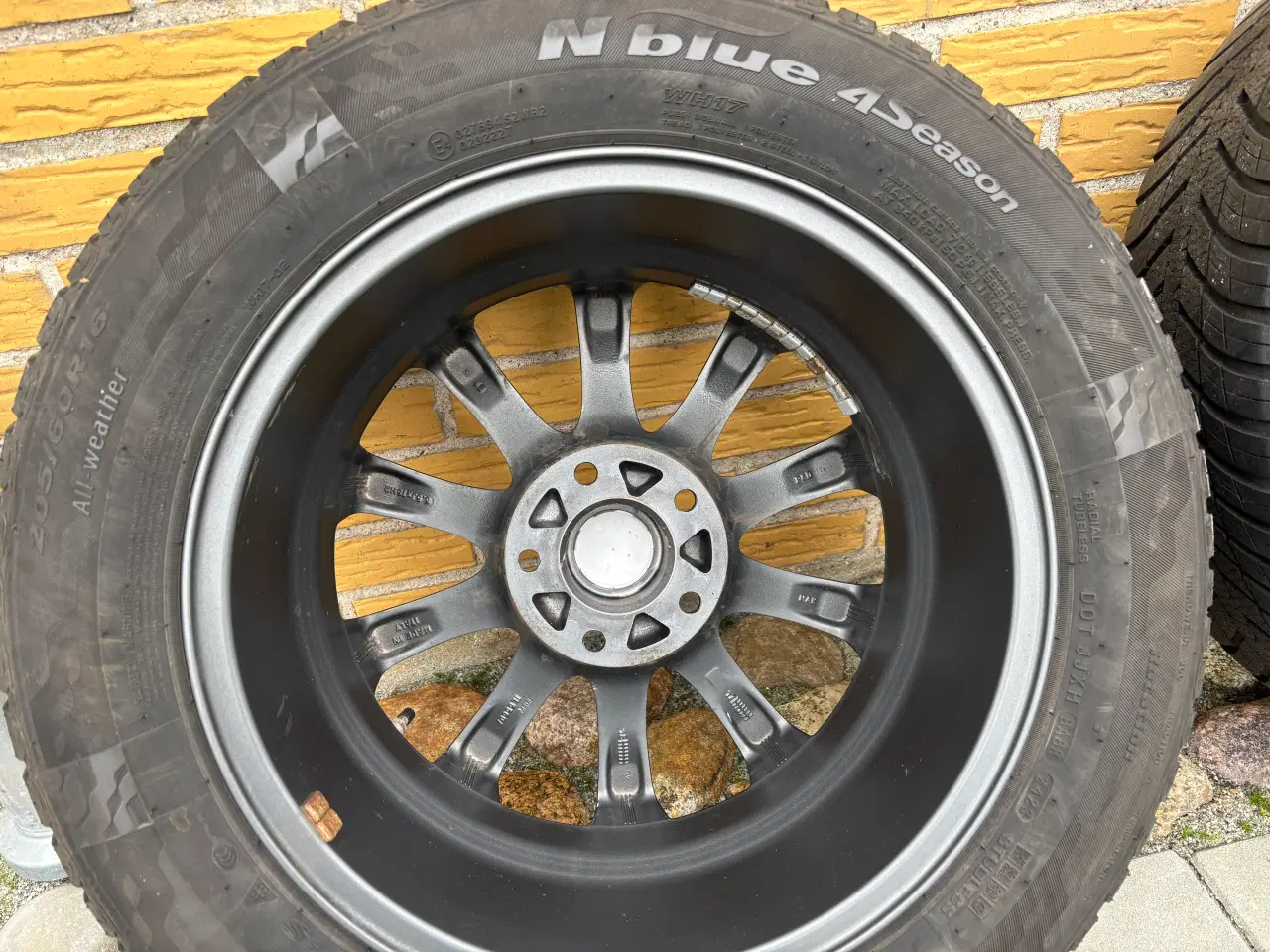 Billede 3 - 16” alufælge med helårsdæk til Kia Niro og andre