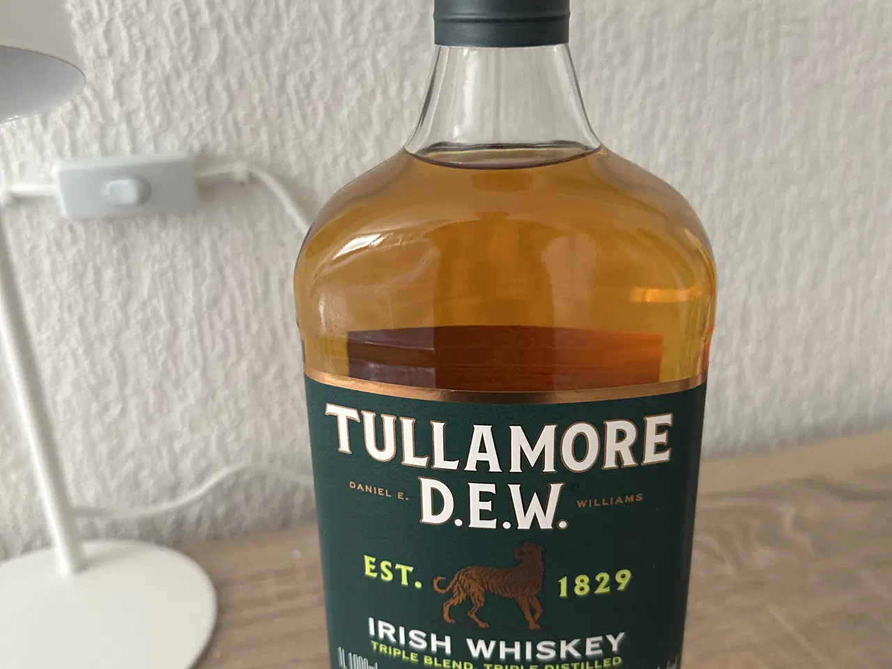Billede 1 - 1 flaske 1 liter Tullamore D.E.W. Sælges