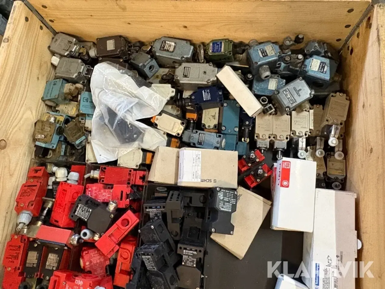 Billede 6 - Stort lot med el-komponenter - 37 paller