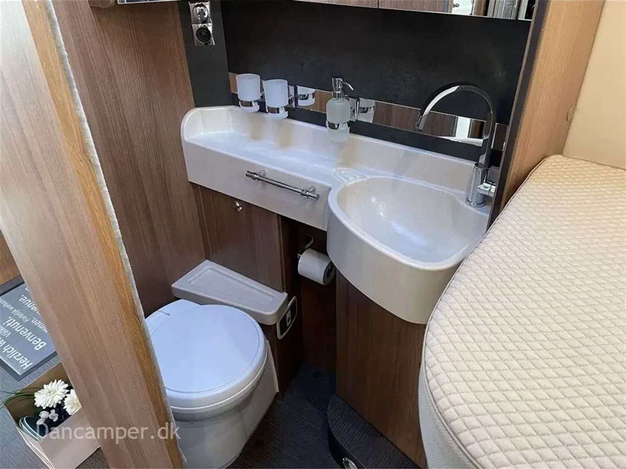 Billede 32 - 2020 - Carthago c-tourer I 144 LE Fantastisk helintegreret autocamper. 9-trins automatgear, automatisk klimanlæg i førehuse, Multimediasystem inkl. navigation og DAB+