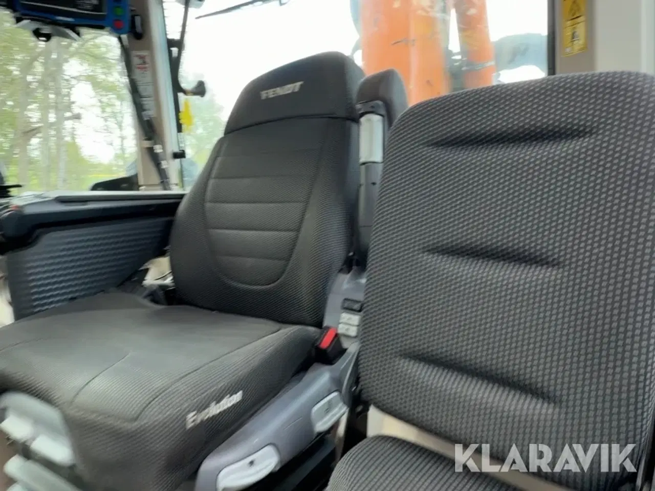 Billede 12 - Traktor Fendt 724 Vario med armklipper/rabatklipper