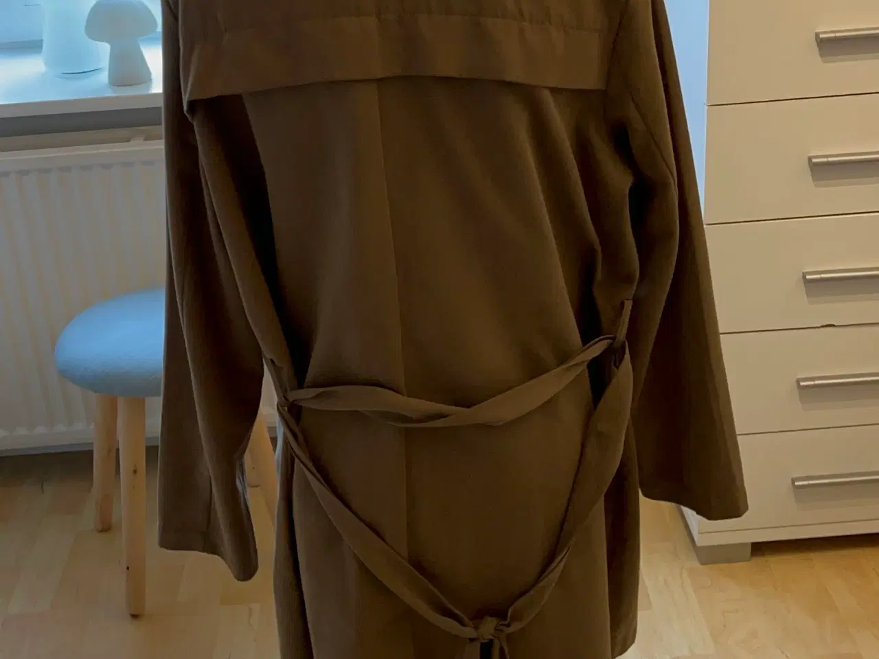 Billede 2 - Fin brun forår/sommer frakke