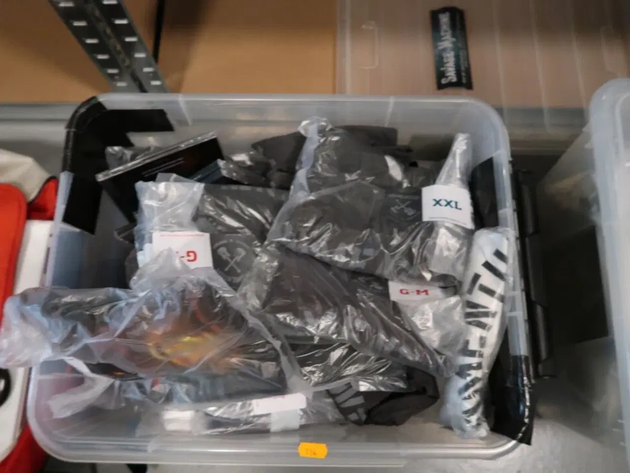 Billede 6 - Taske, div. Elektronik, div. Merchandise tøj m.m.