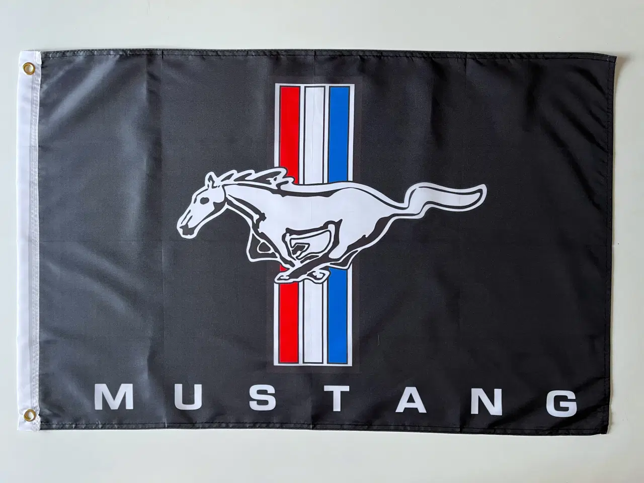 Billede 1 - Flag med Mustang