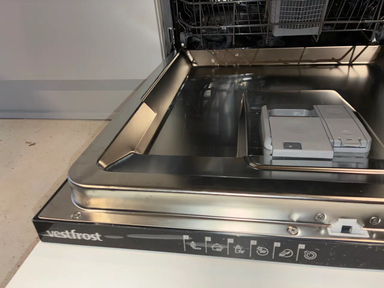 Billede 4 - Helt nyt køkken m/corian bordplade 