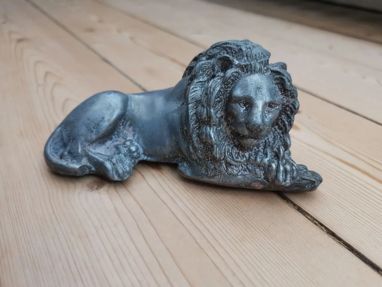 Billede 1 - Løve figur på knap et halvt kilo