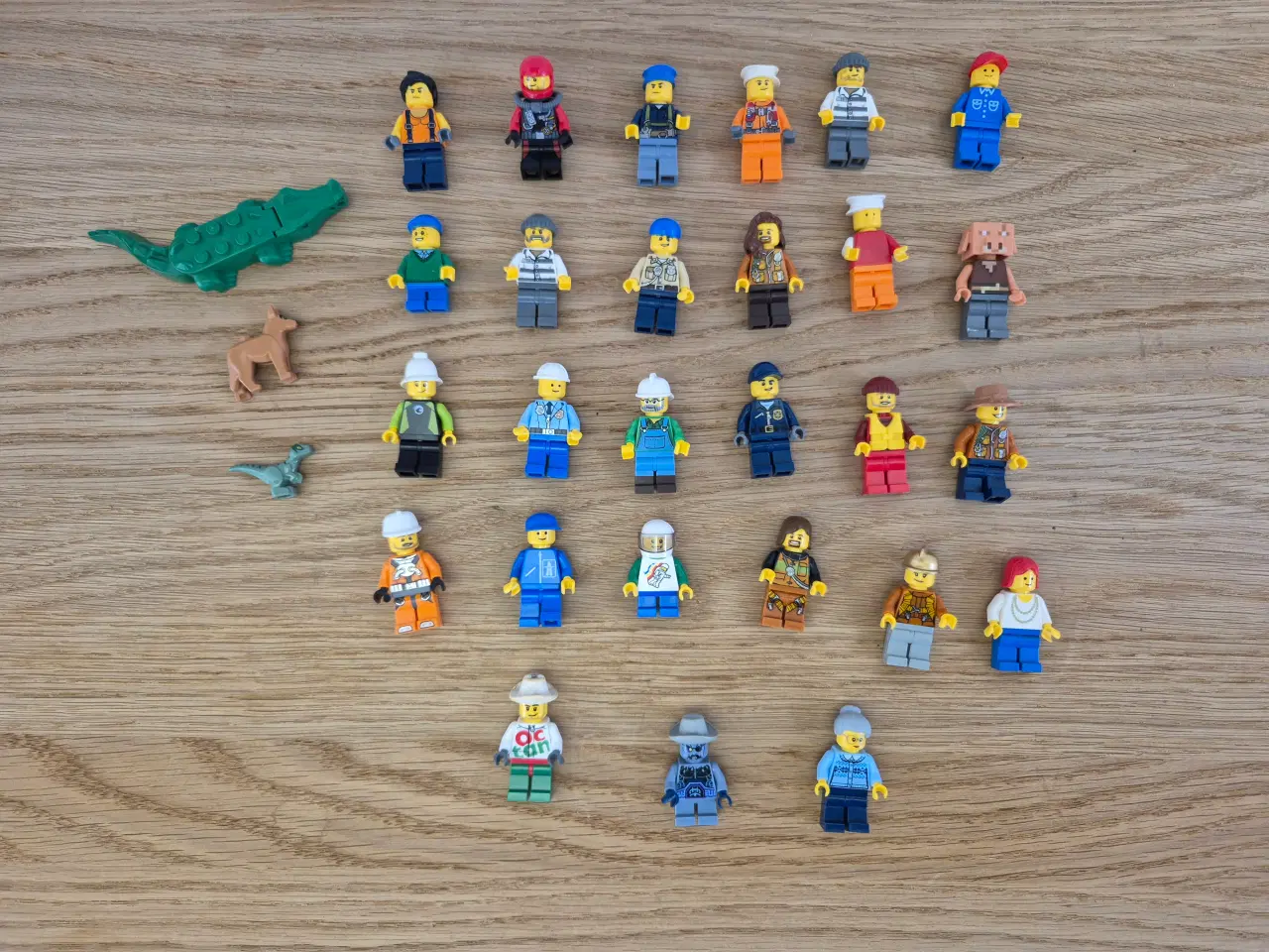 Billede 1 - Lego 30 Minifigurer, Fra forskellige sæt, Sælges s