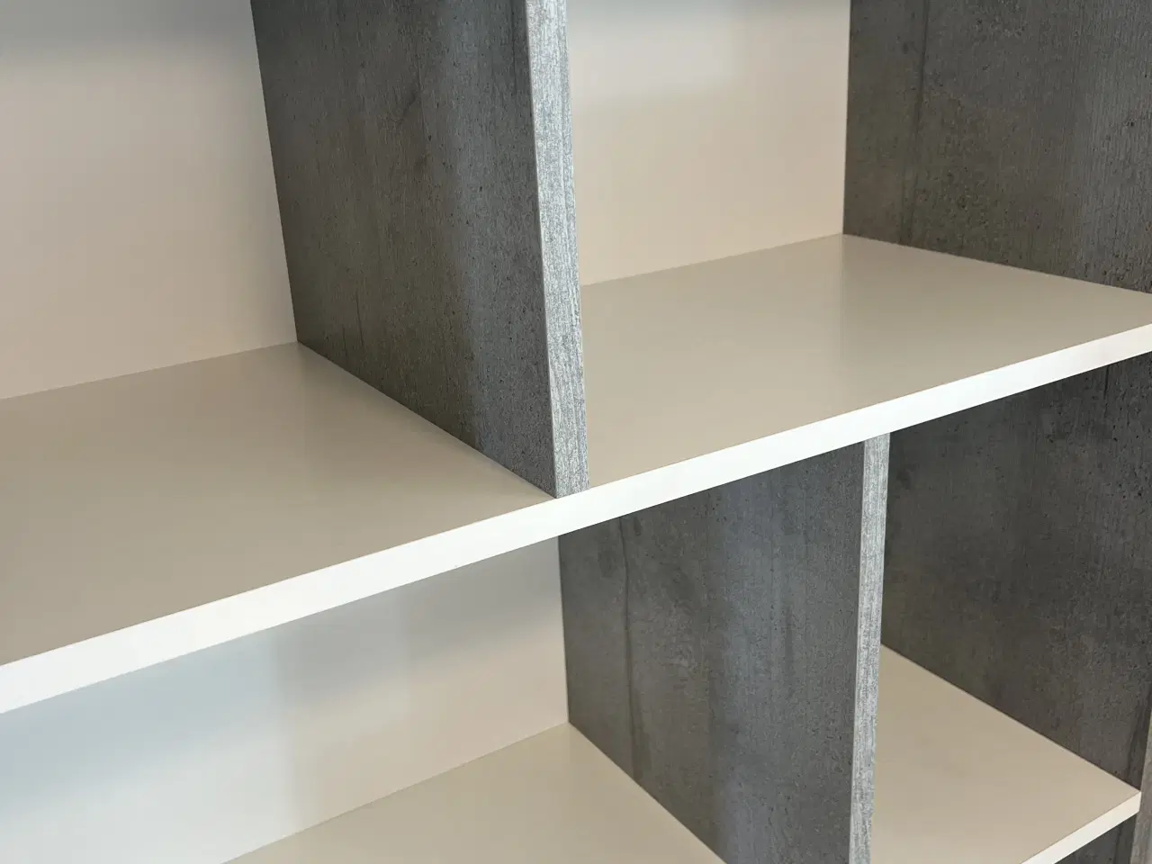 Billede 4 - BILLUND reol i Betongrå