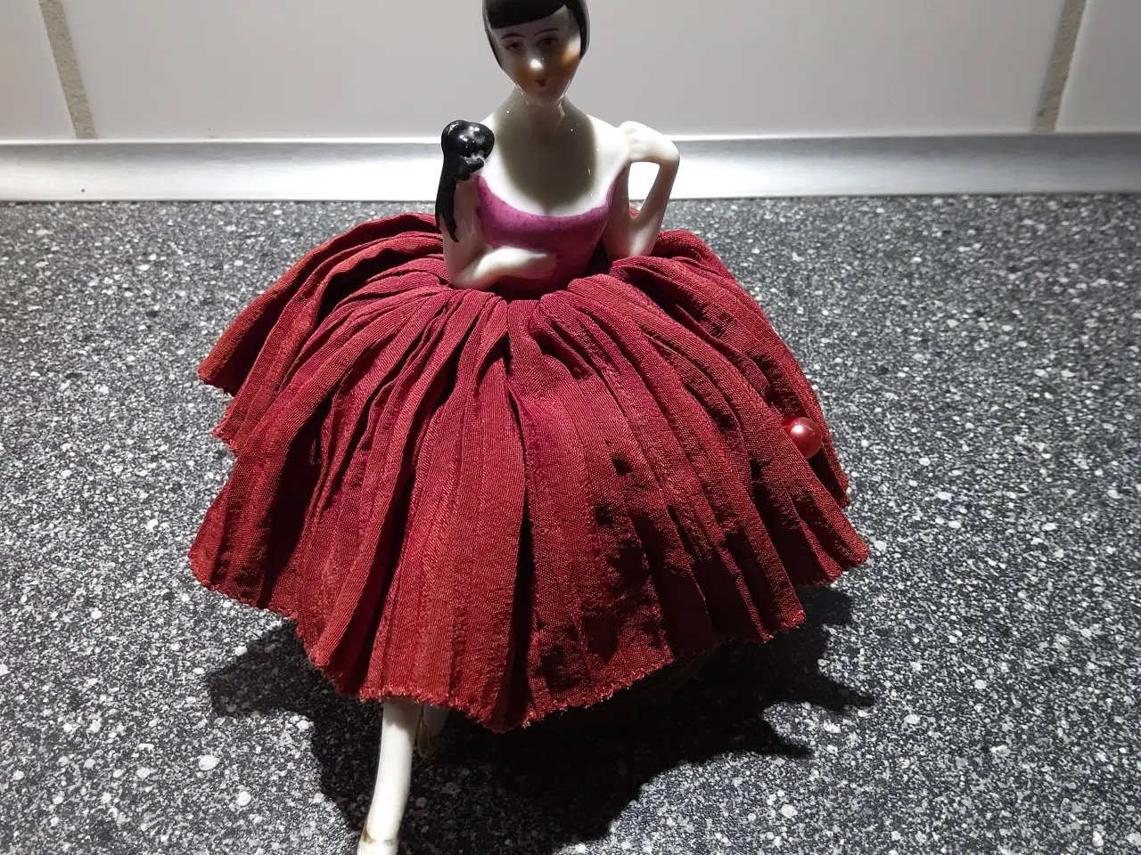 Billede 3 - Porcelænshalvdukker  høj ca 13cm.