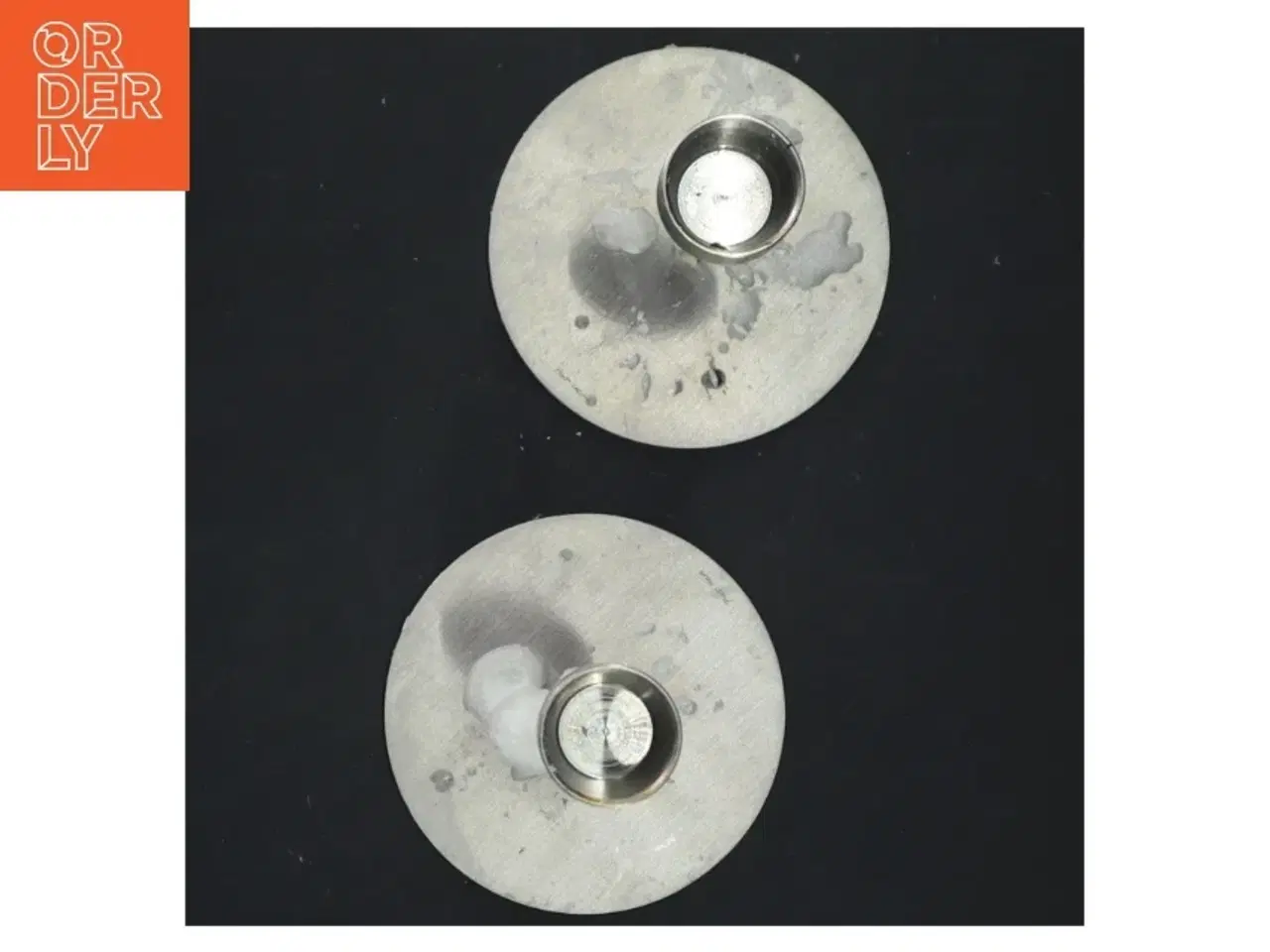 Billede 2 - To lysestager i metal (str. Ø 8x13,5 cm) fra Måske Piet Hein