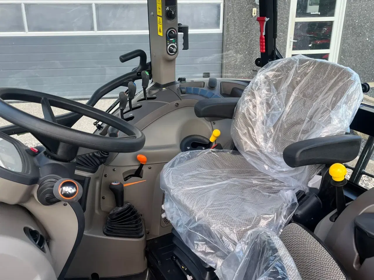 Billede 6 - Case IH Farmall 75C Ny overgemt traktor, med fabriks garanti på.
