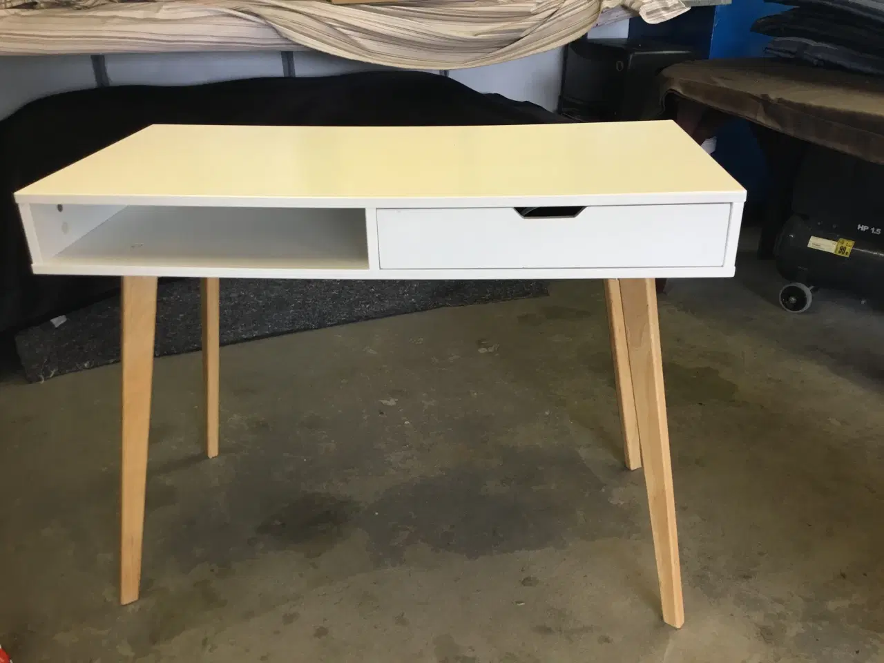 Billede 4 - Skrivebord