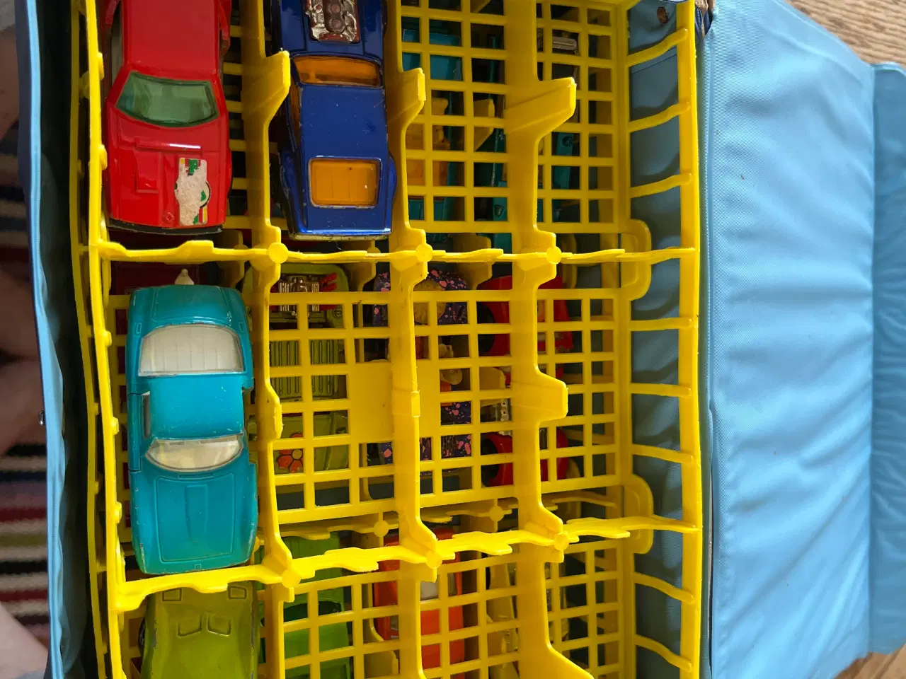 Billede 2 - Matchbox carry case til biler + biler