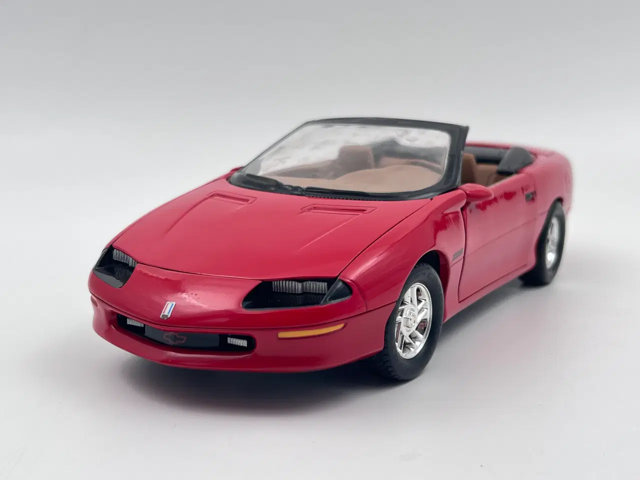 Billede 3 - 1996 Chrvrolet Camaro Z28 1:18  Super flot model