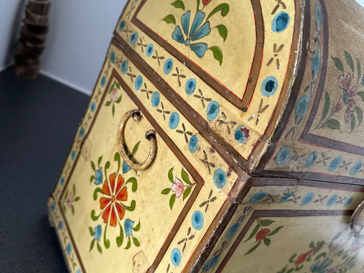 Billede 5 - Dekorativt træskrin.