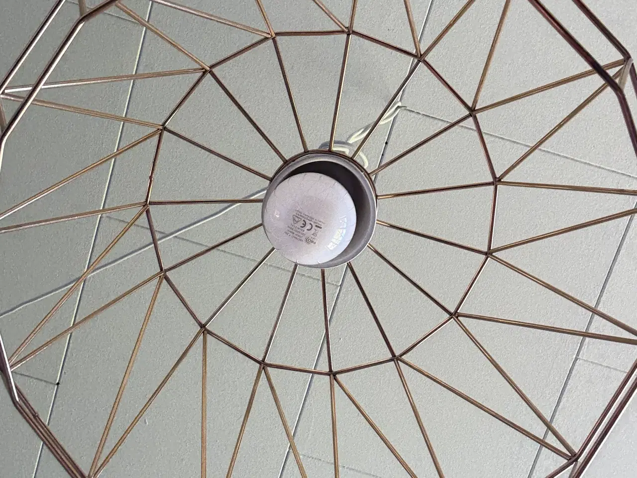 Billede 3 - Lampe i guld farve