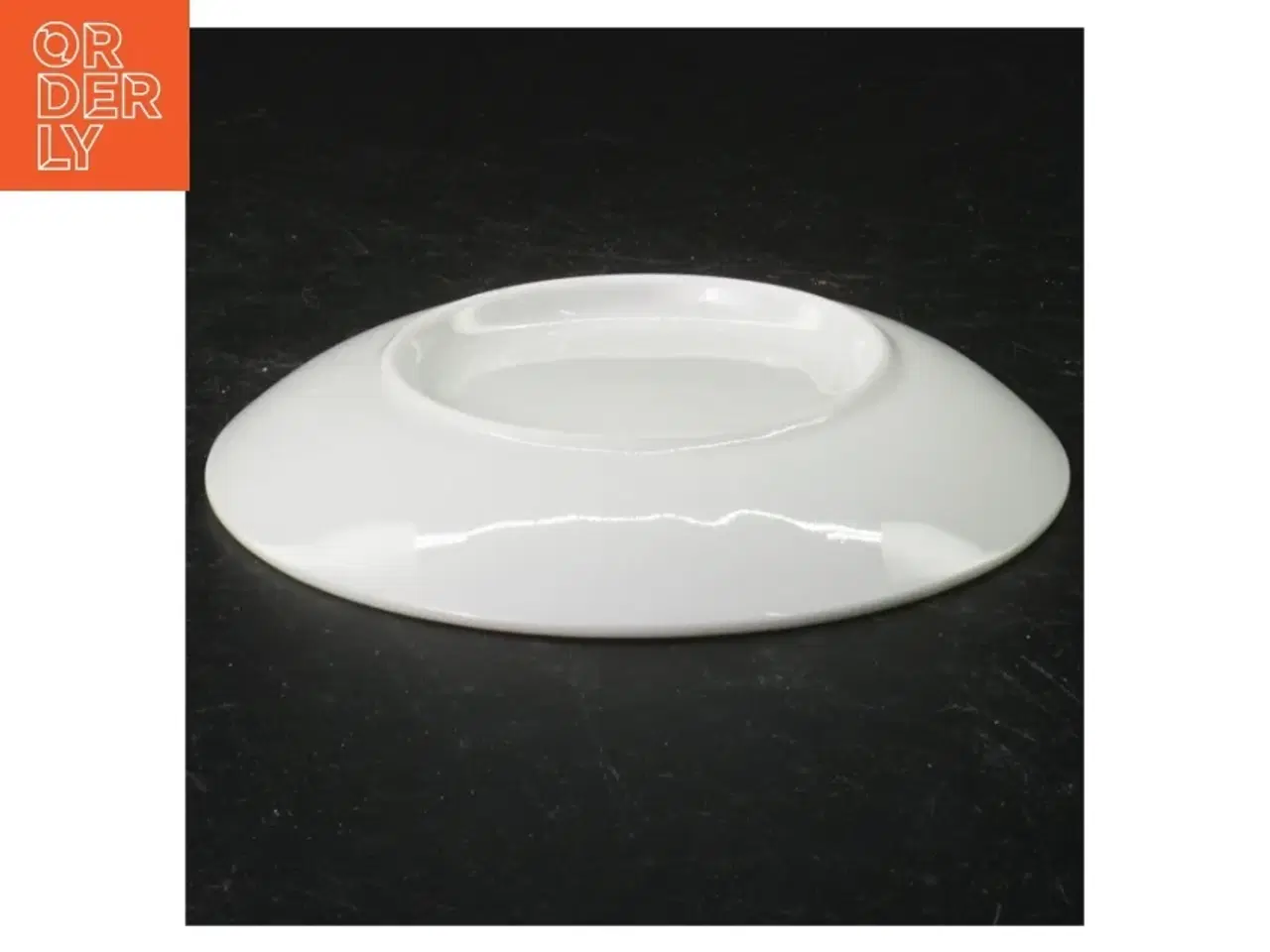 Billede 6 - Hvidt porcelænsservice (str. Kop 8 x 6 cm. tallerken, 14 x 2,5 cm)