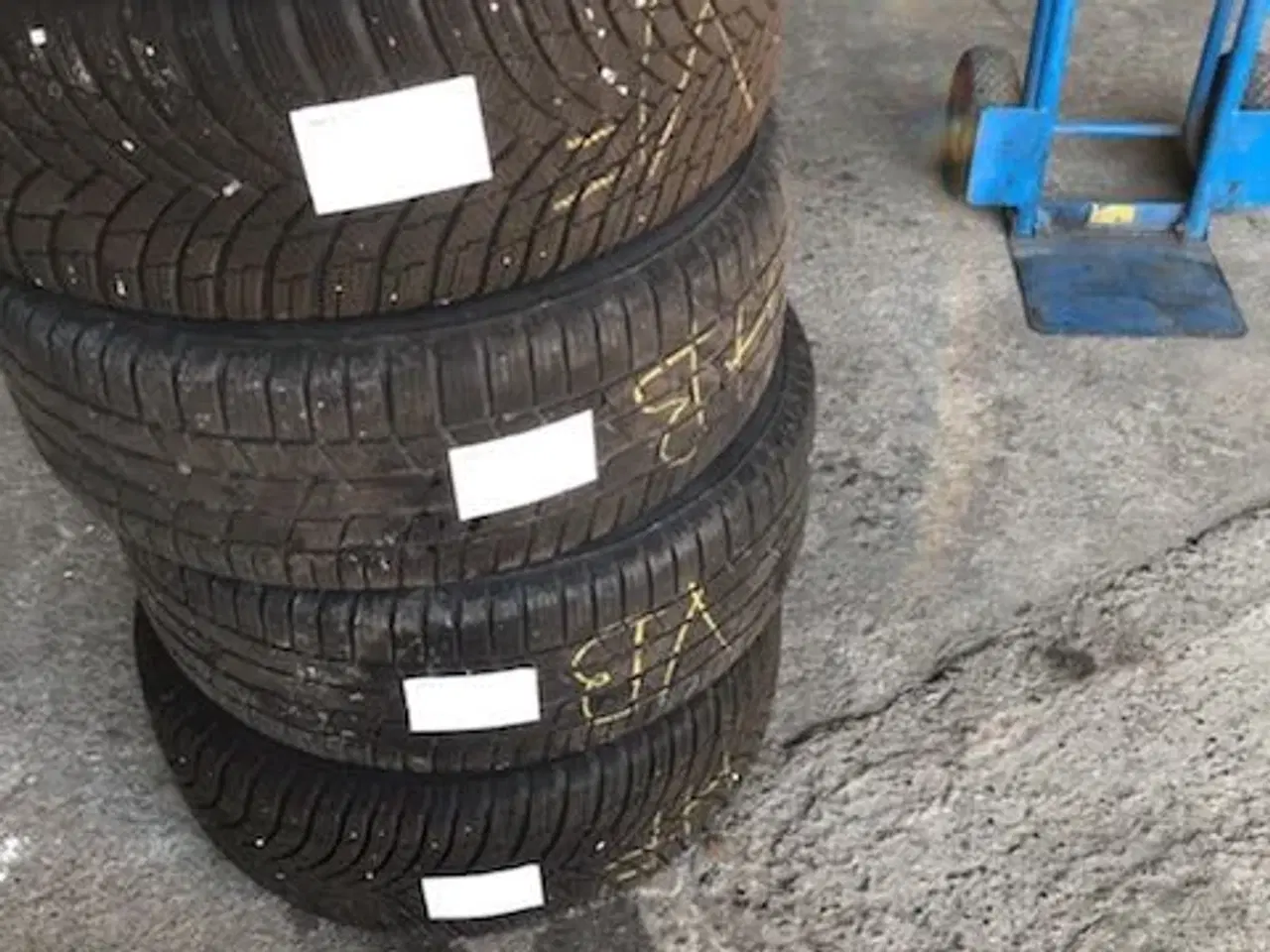 Billede 2 - BMW vinterdæk dæk Jeg har 4 stk med alufælge 225/5