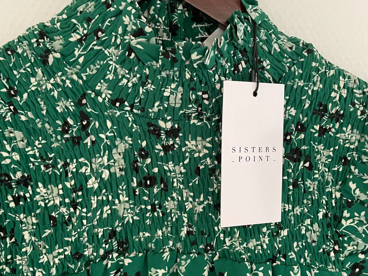 Billede 2 - Kjole Str.XS Sisters Point .Pris 30kr Ny.
