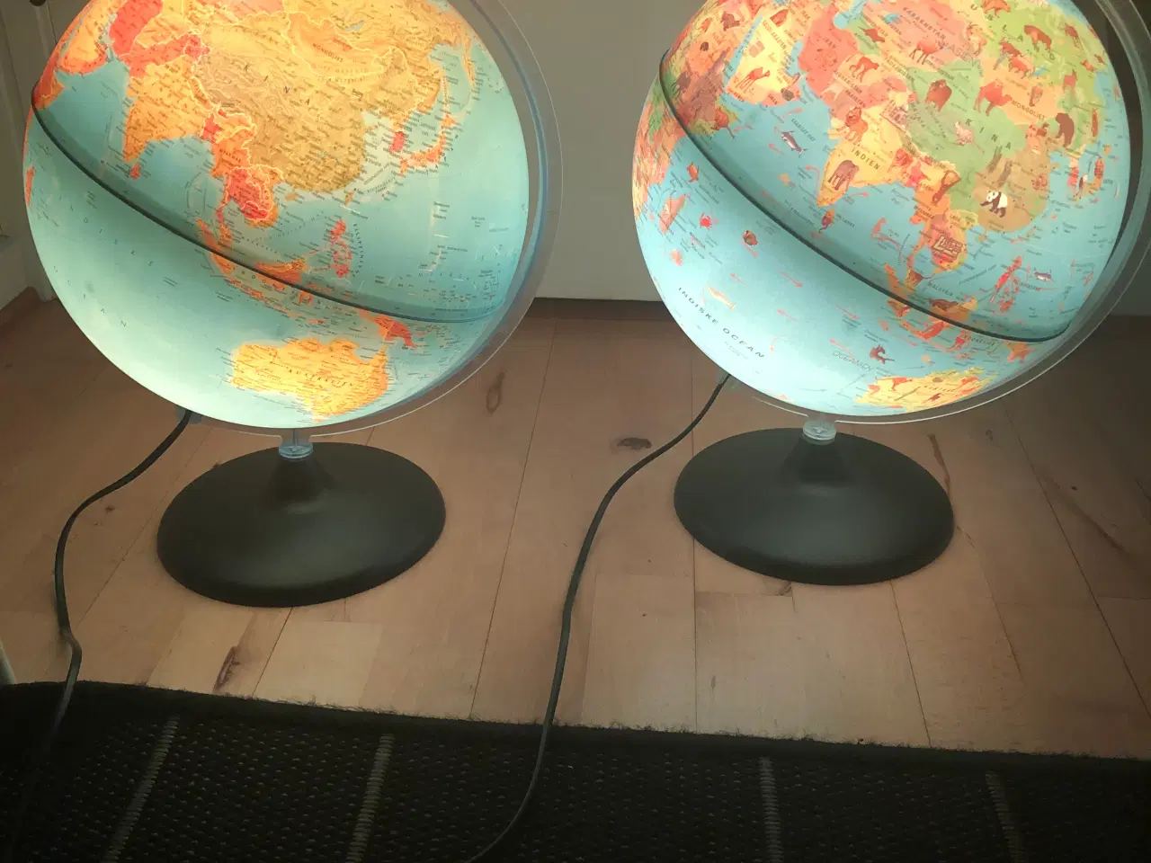 Billede 1 - Globus med lys