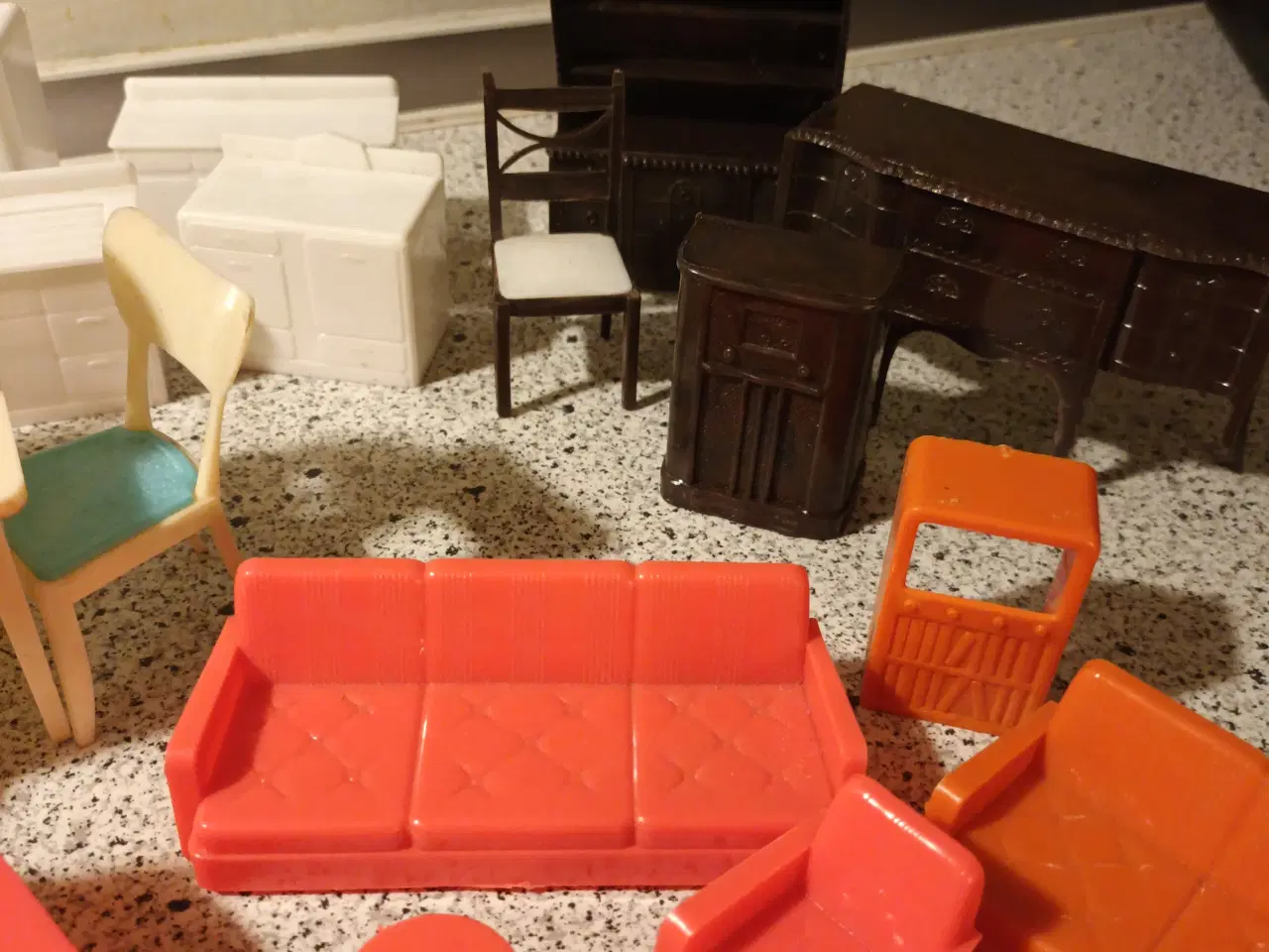 Billede 3 - Møbler til dukkehuset