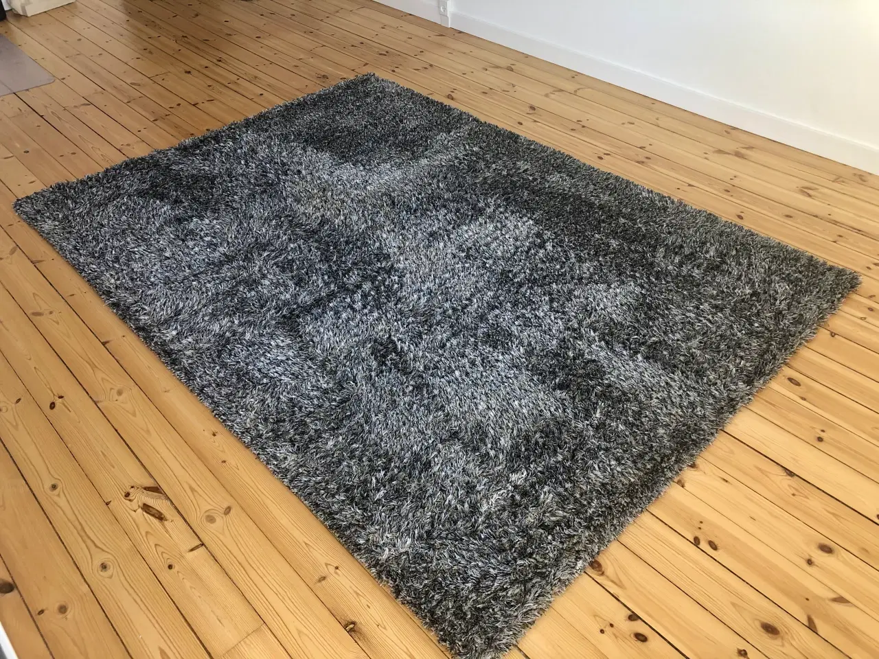 Billede 1 - Tyk og lækker Tinsel ryatæppe – grå (170x240 cm)