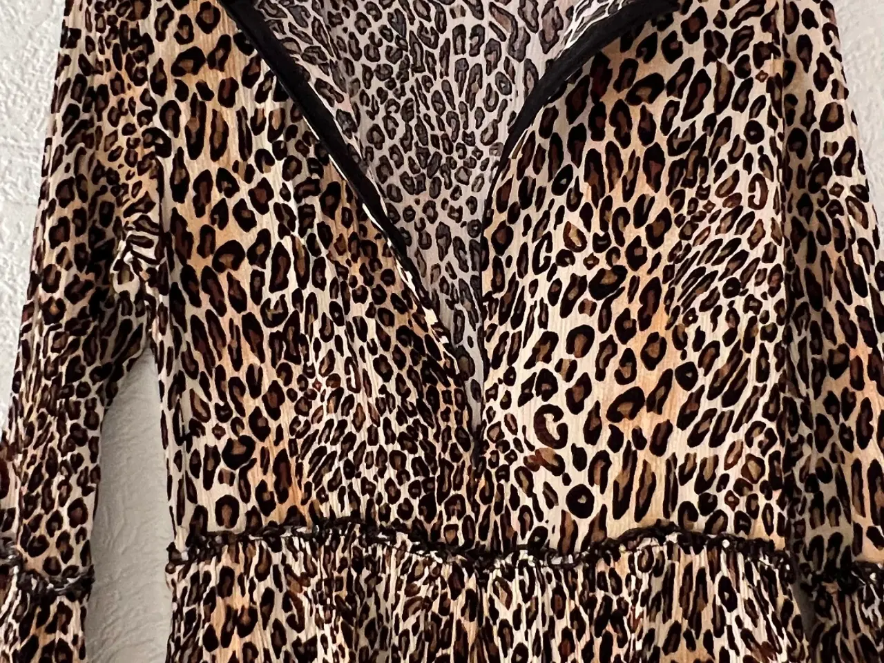 Billede 10 - Leopardkjole fra Noella. (Str. XS)