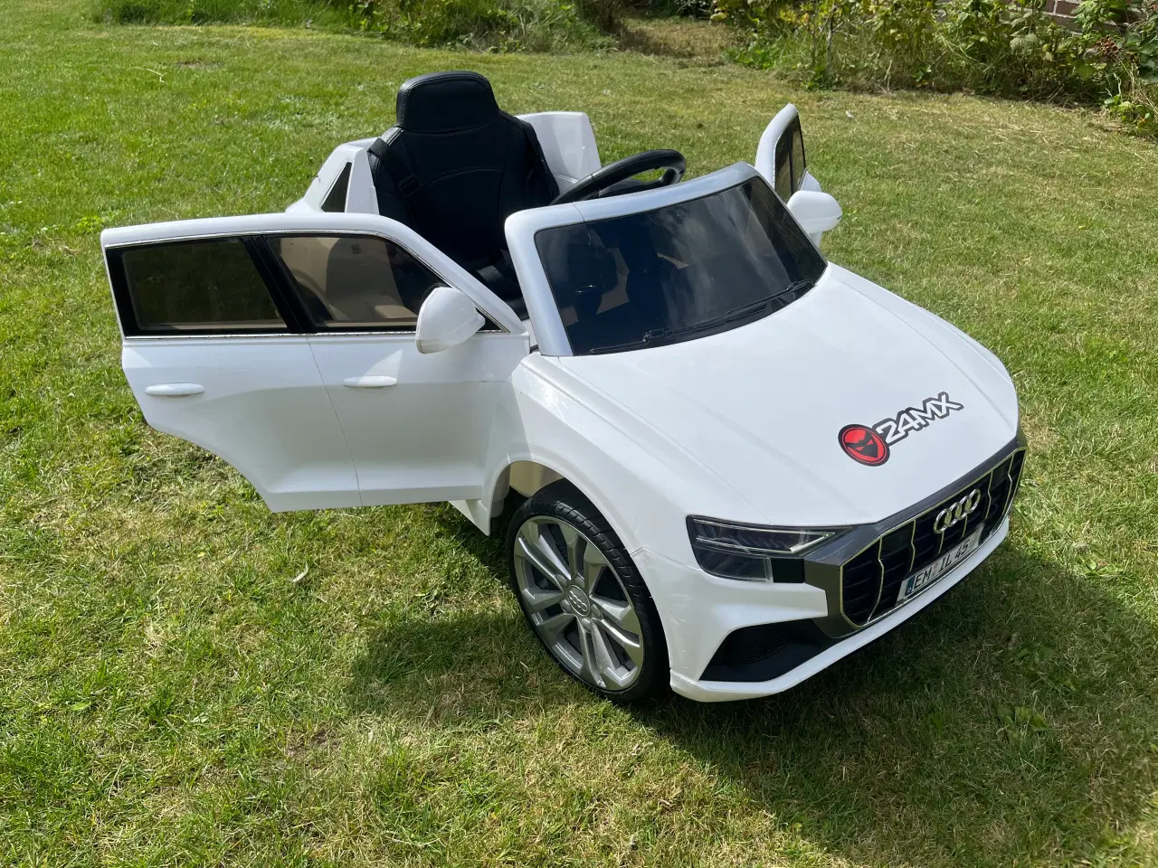 Billede 3 - Audi Q8 med fj.betj., oplader og nyt batteri