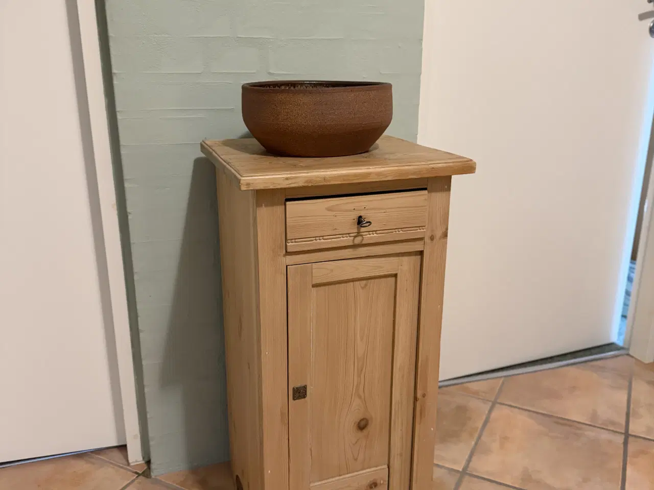 Billede 1 - Servante skab afsyret