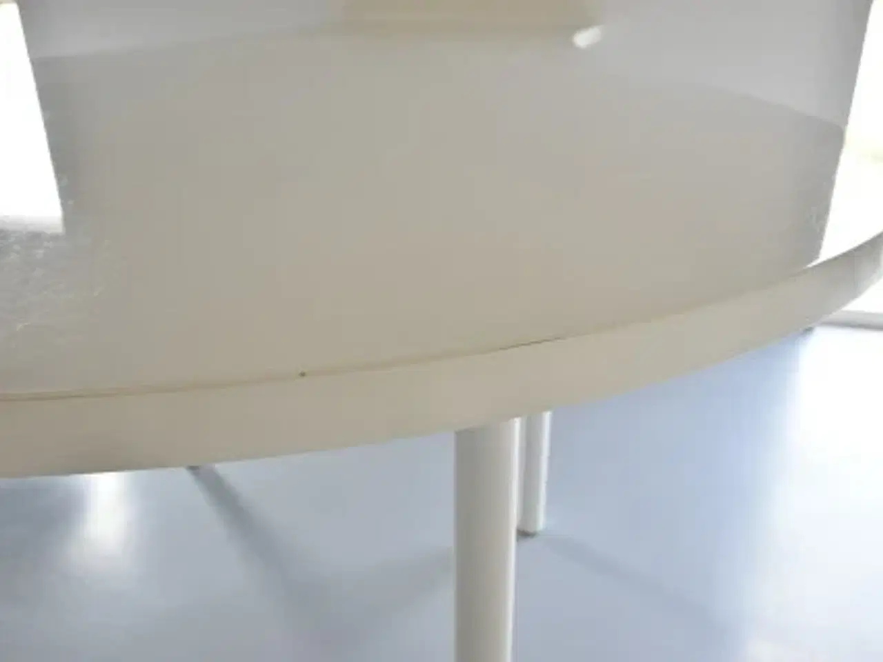 Billede 6 - Højbord/ståbord i hvid med hvidt stel