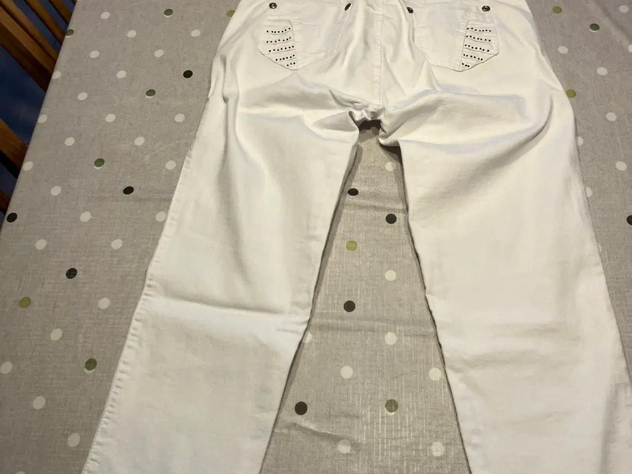 Billede 2 - Ny hvid  bukser