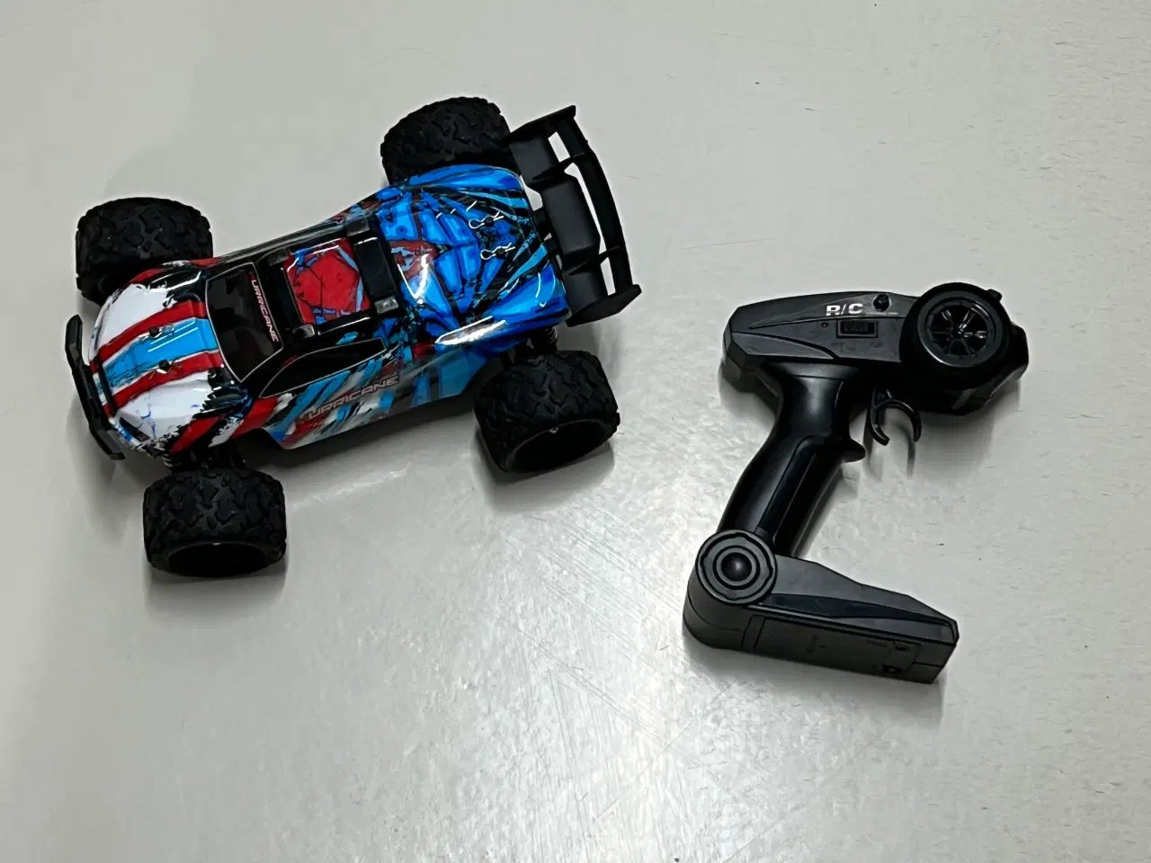 Billede 1 - Fjernstyret bil           1:18    36 Kmt