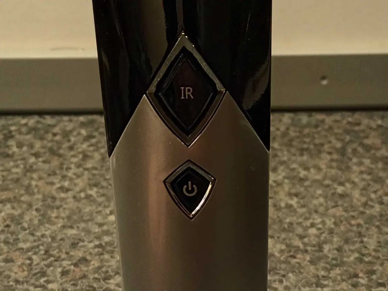 Billede 2 - Massagebørste med infrarød lysterapi og vibration.