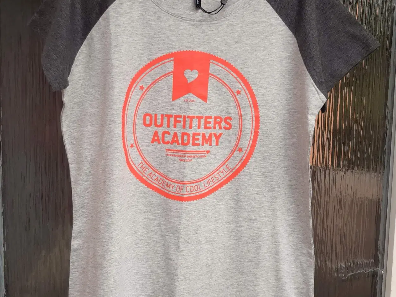 Billede 1 - T-shirt, Outfitters - NY