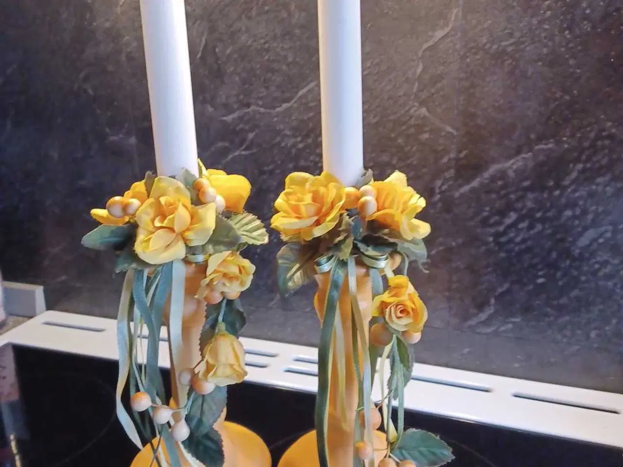 Billede 1 - PÅSKE stager, incl lys og kranse.