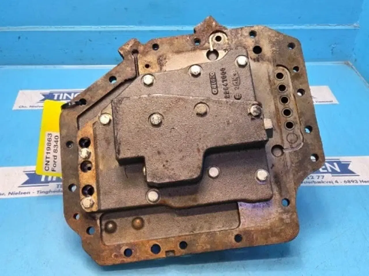 Billede 3 - Ford 8340 Dæksel F3NN7Z479