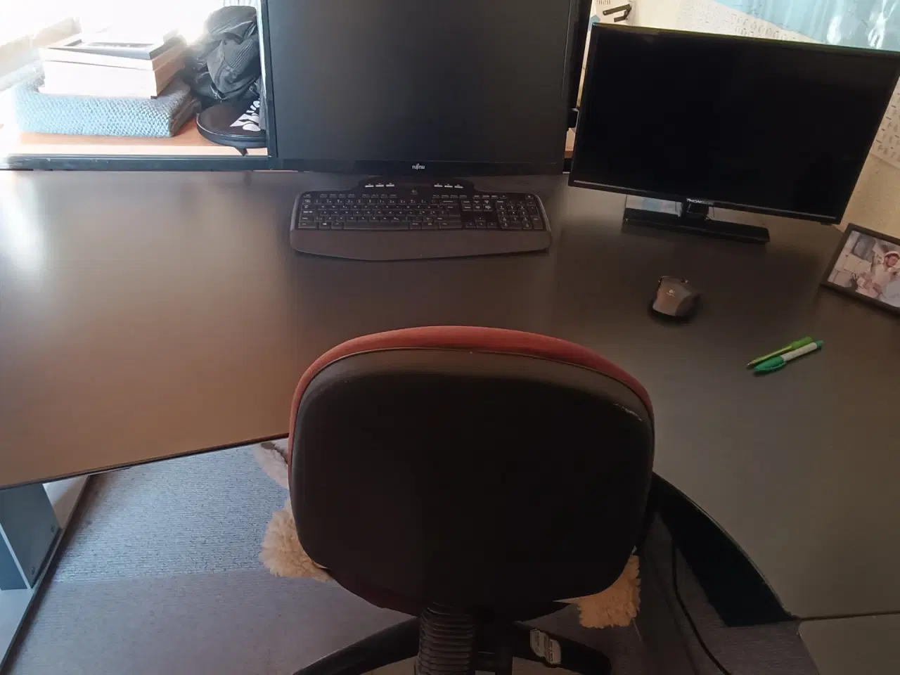 Billede 2 - Stort hjørne-skrivebord. 2 x 2 meter