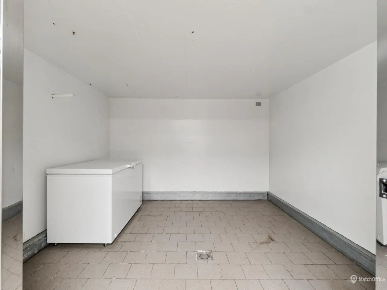 Billede 6 - 150 m² højloftet lager udlejes!