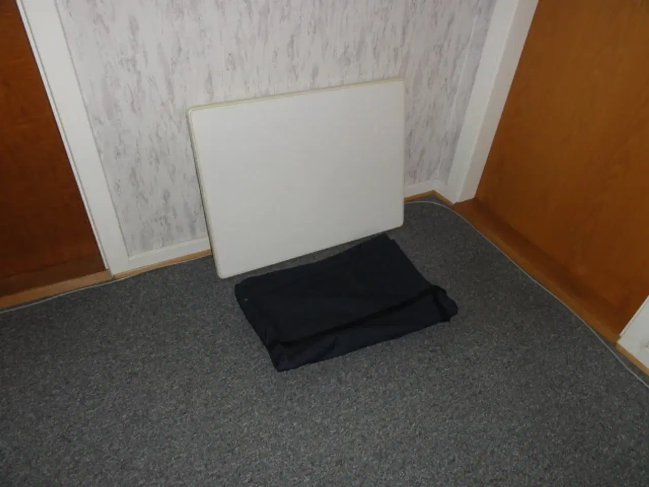 Billede 5 - Hvidt campingbord 60 x 80 cm.