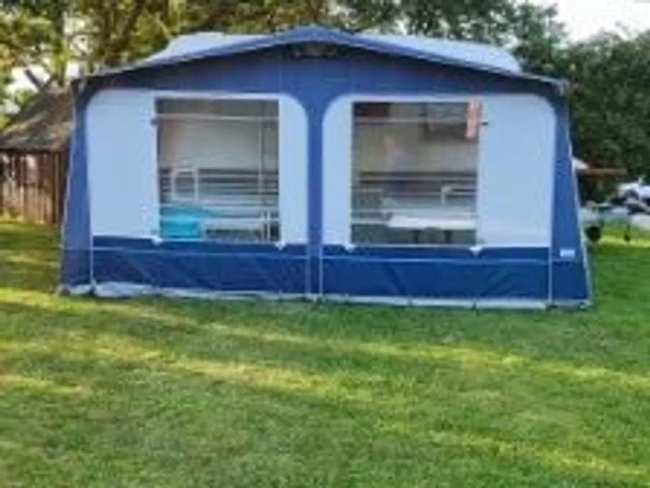 Billede 4 - 2001 lmc 400 køjevogn. På vej ind