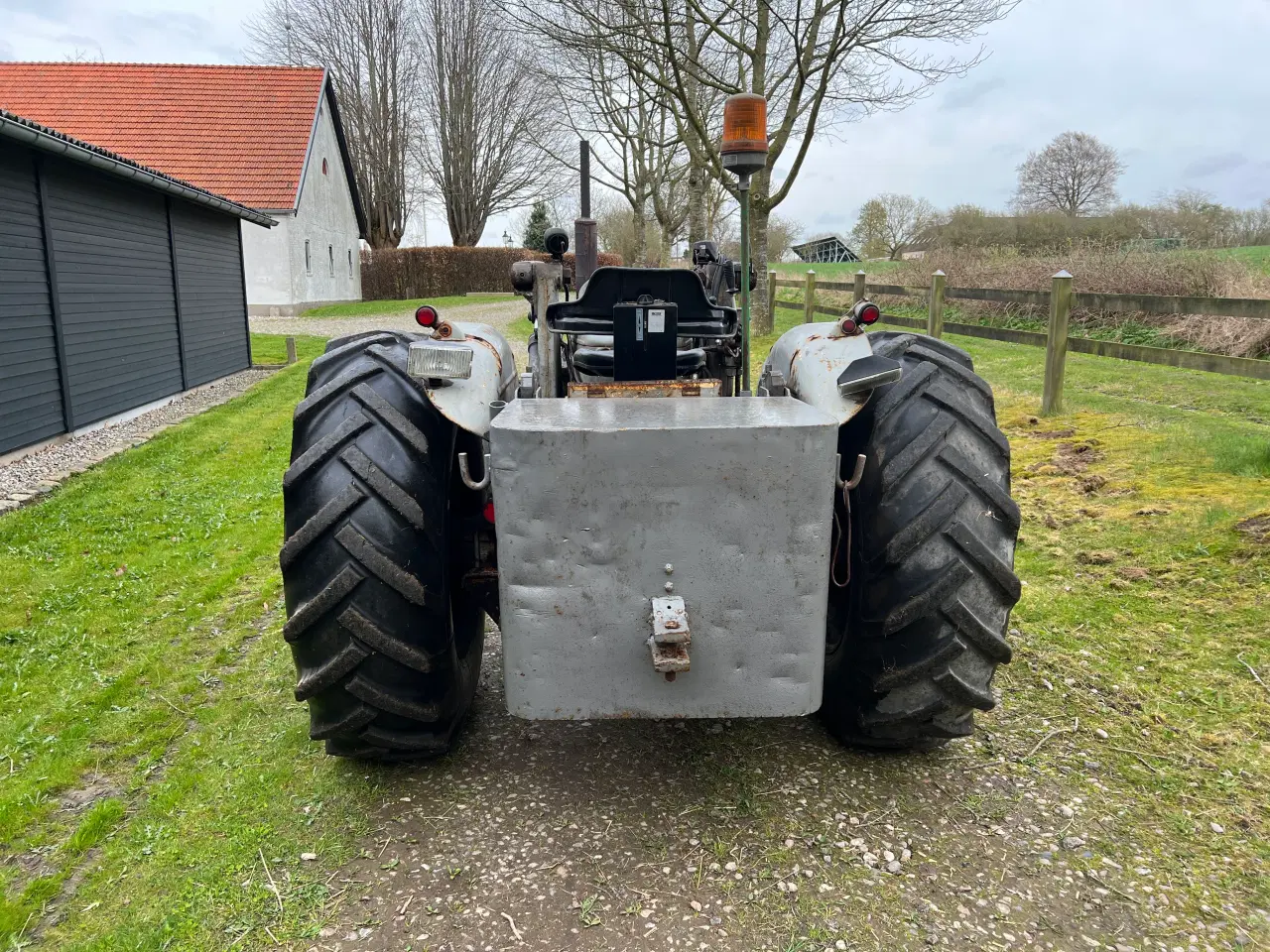 Billede 2 - Traktor med frontlæsser