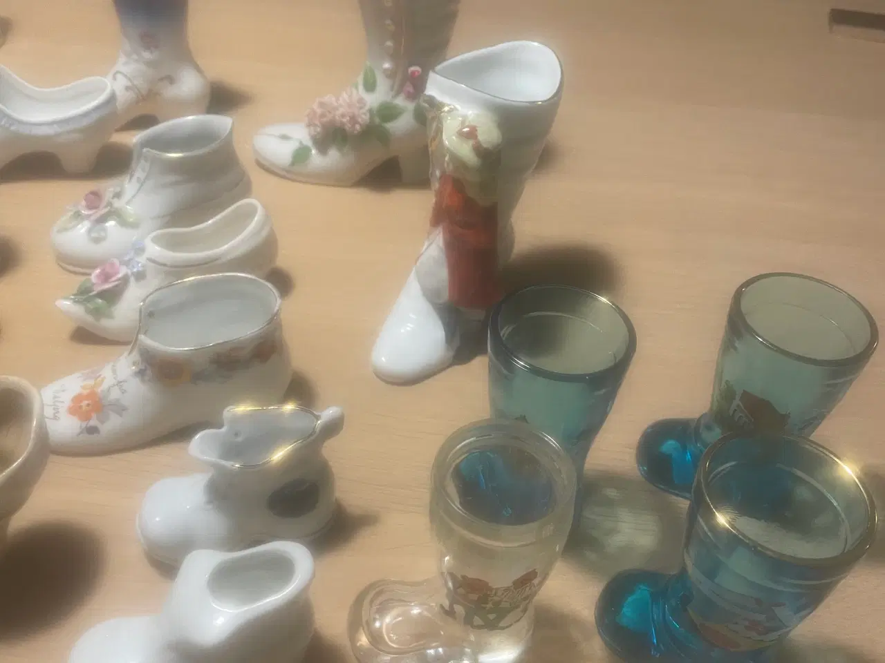 Billede 11 - Små sko, sandaler og støvler i porcelæn, glas og k